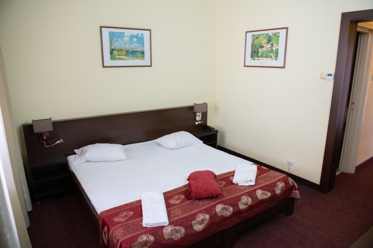 Hotel Panoramic Ramnicu Valcea Bagian luar foto