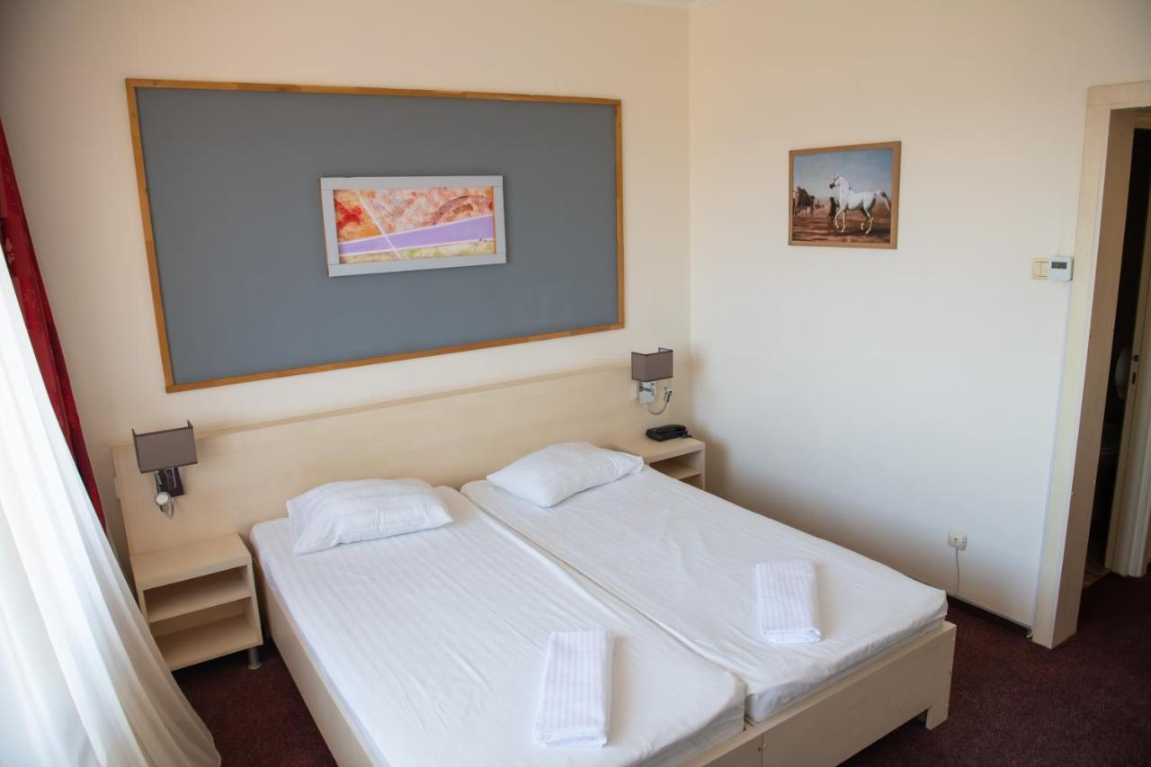 Hotel Panoramic Ramnicu Valcea Bagian luar foto