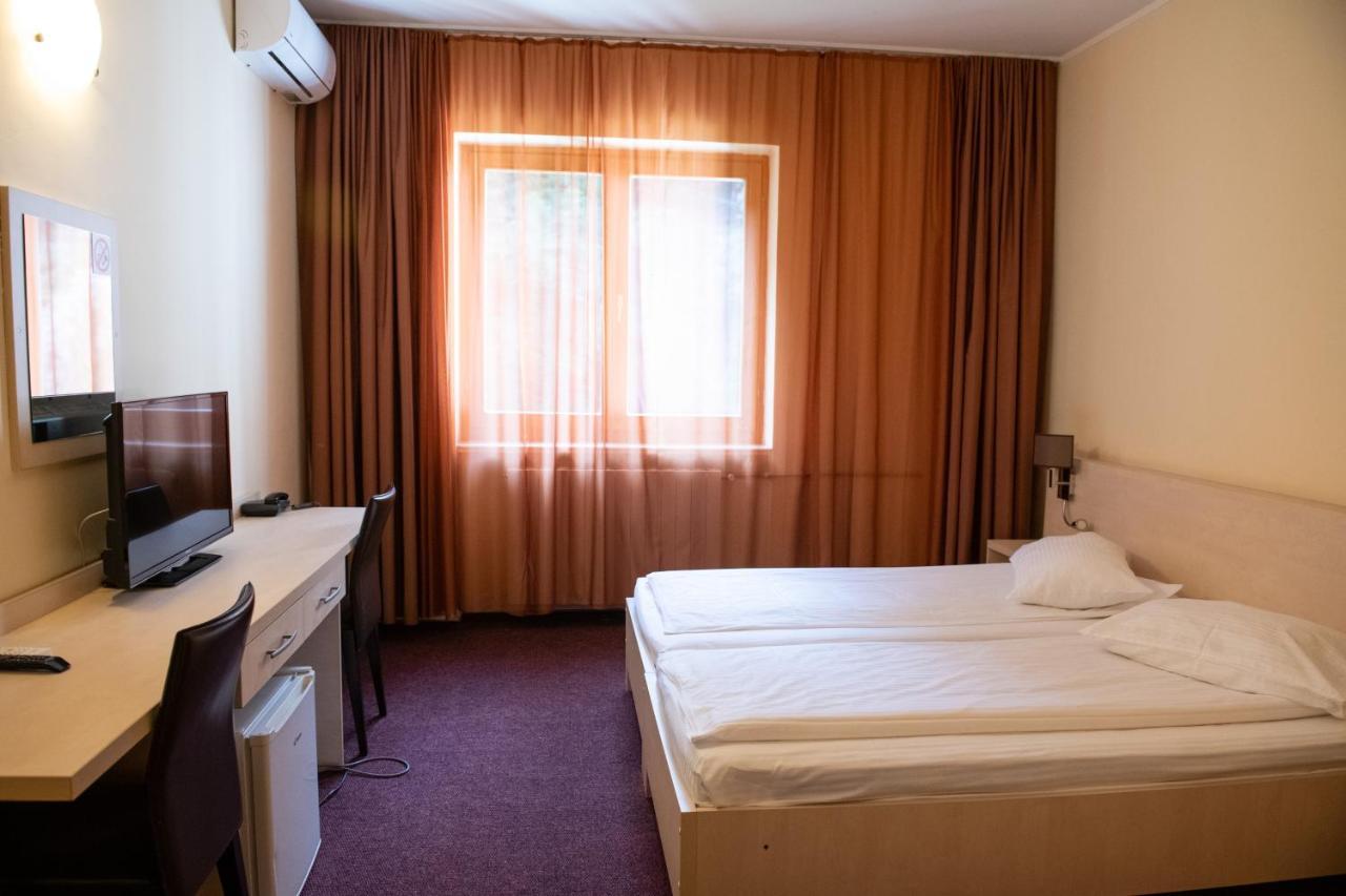 Hotel Panoramic Ramnicu Valcea Bagian luar foto